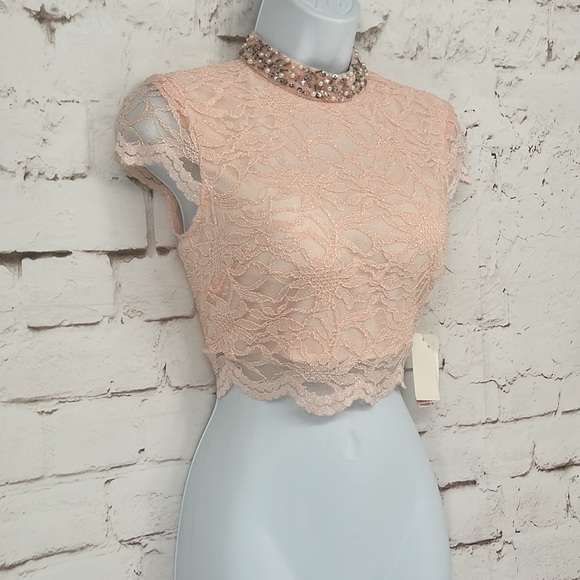 🆕Jodi Kristopher Stretch Lace Crop Top, Size XS - Picture 2 of 9